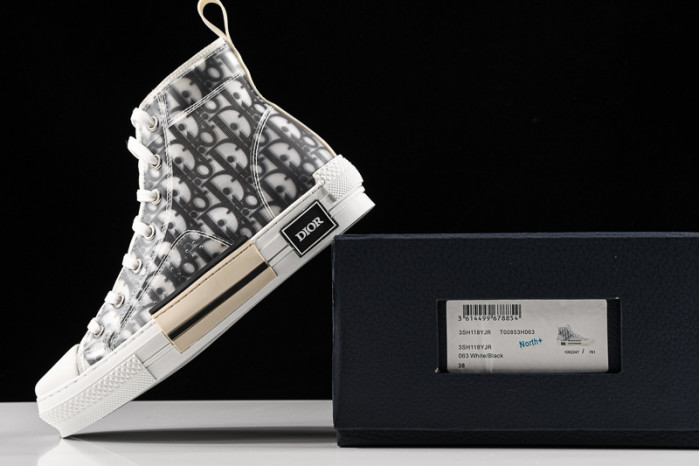 D10R SNEAKER