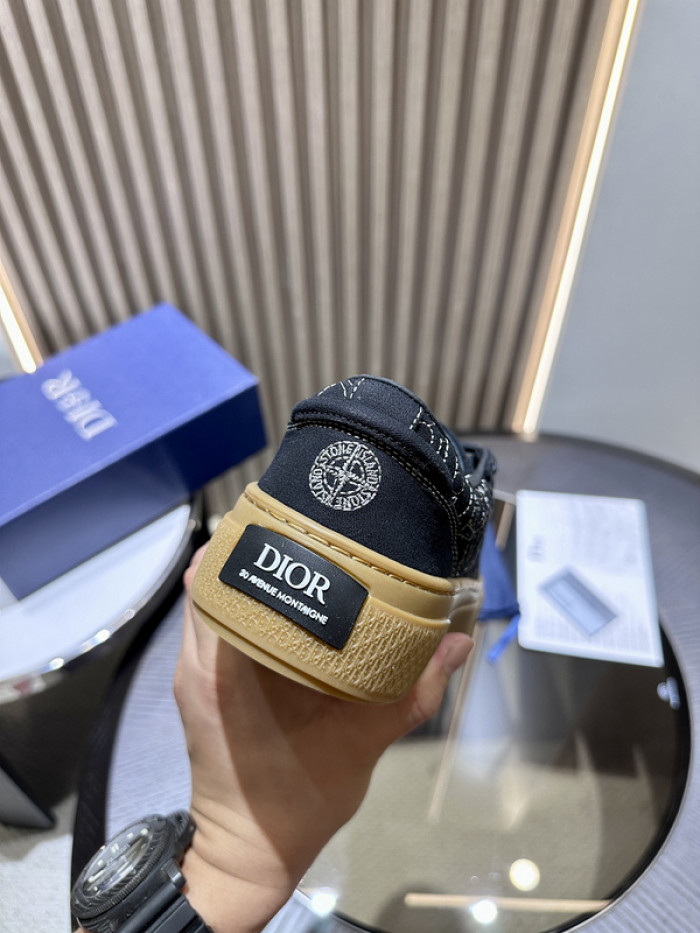 D10R SNEAKER
