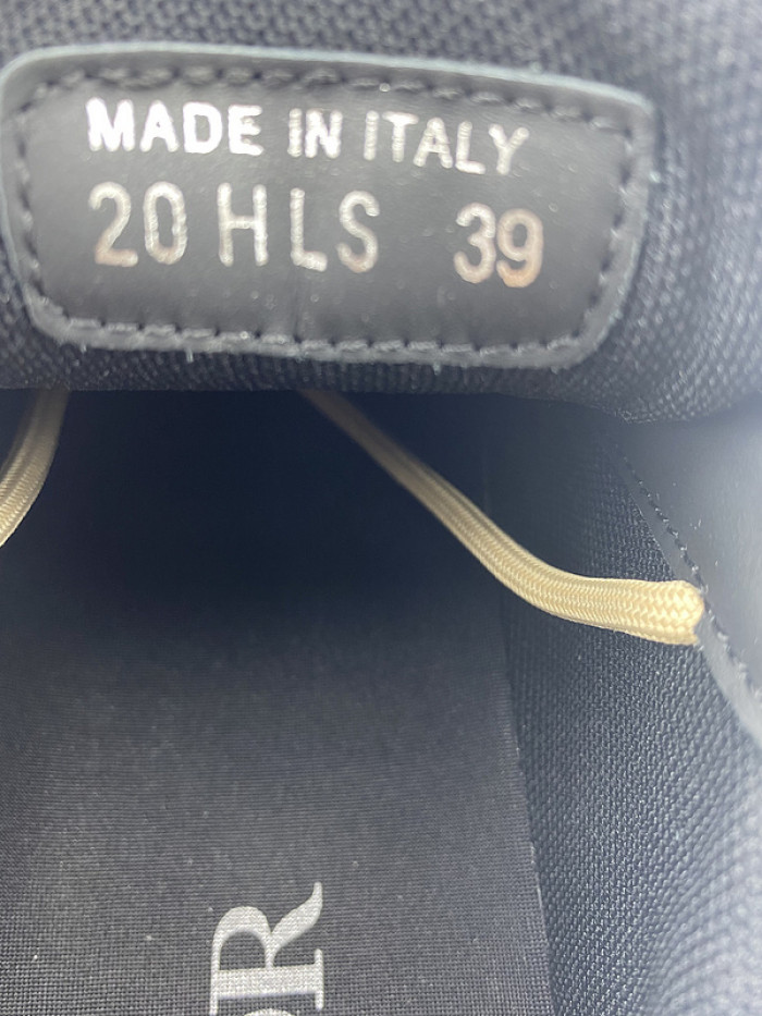 D10R SNEAKER