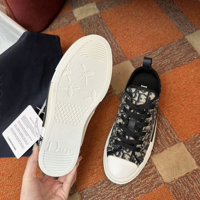 D10R SNEAKER
