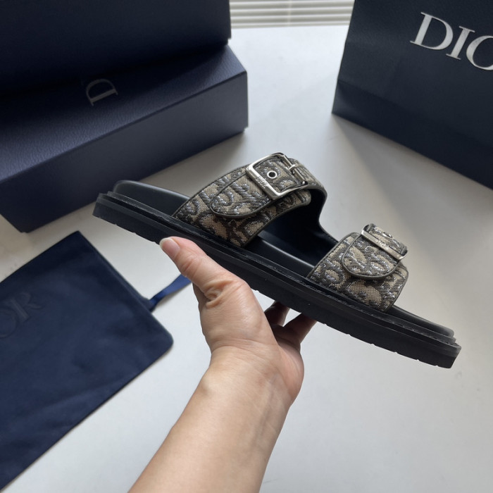 d10r sandal