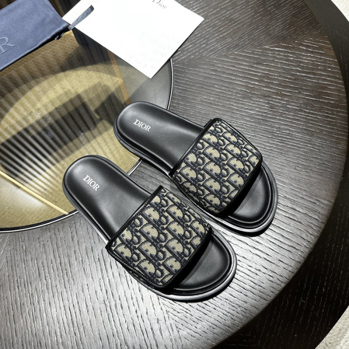 d10r sandal