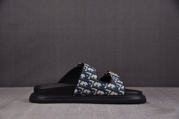 d10r sandal
