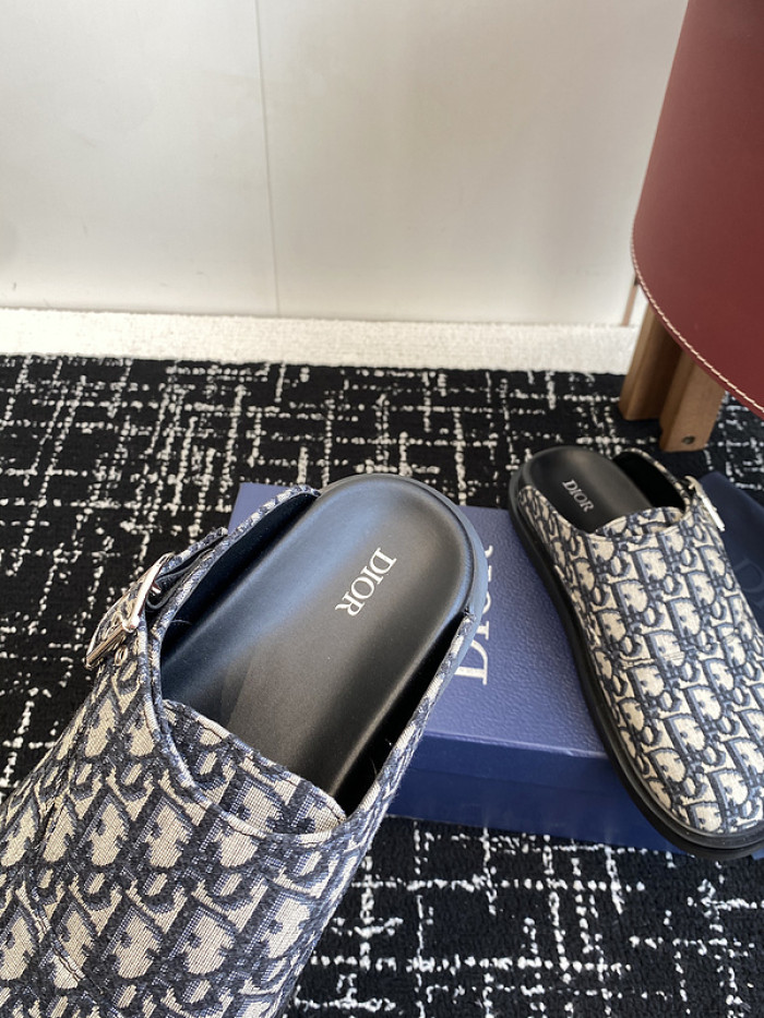 d10r sandal
