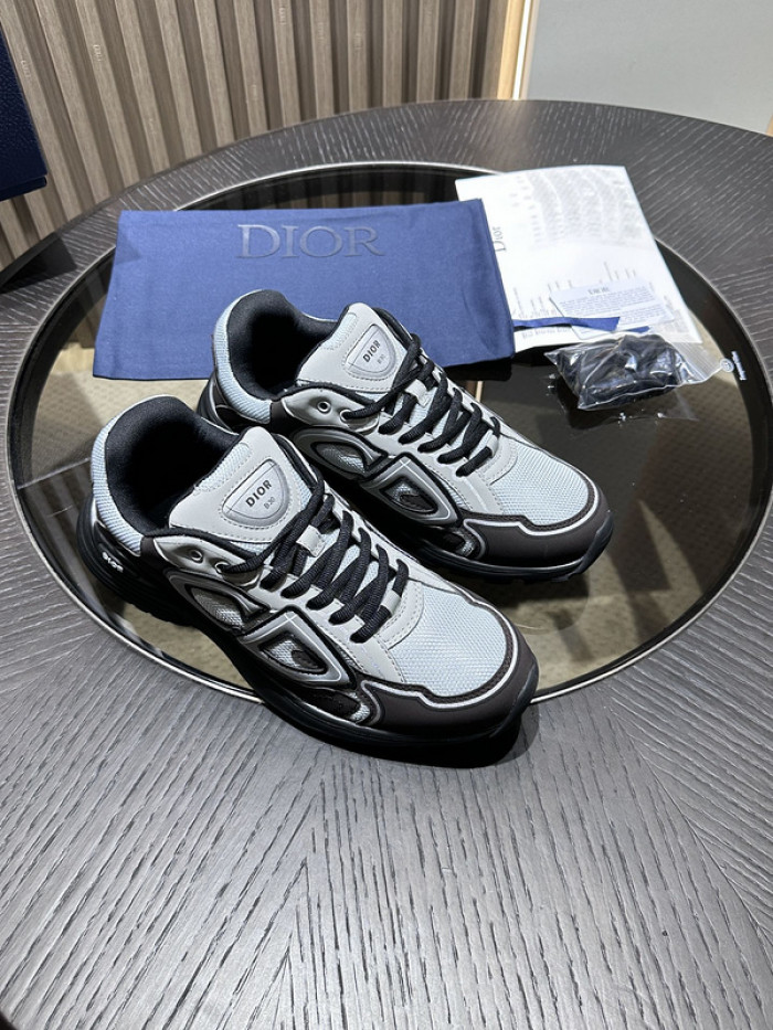 D10R SNEAKER