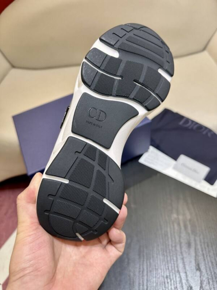 D10R SNEAKER