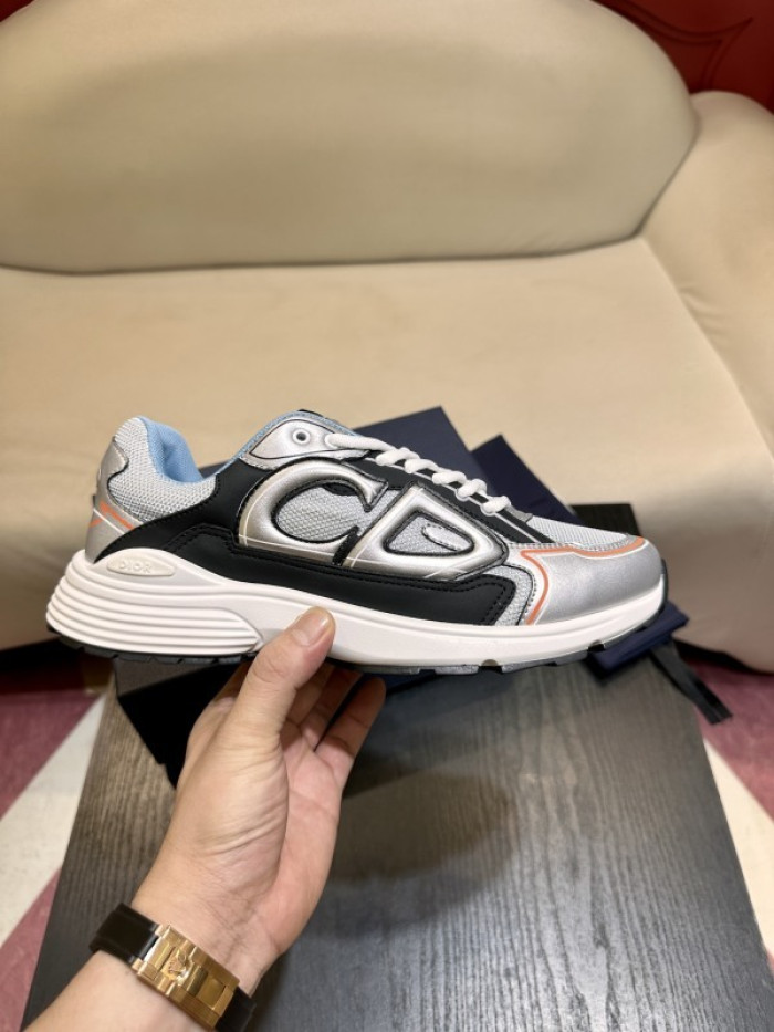 D10R SNEAKER