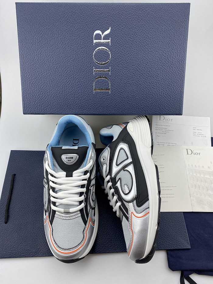 D10R SNEAKER