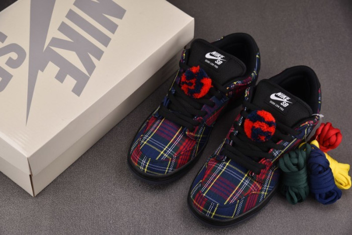 Nike SB Dunk Low Nardwuar II1493-600
