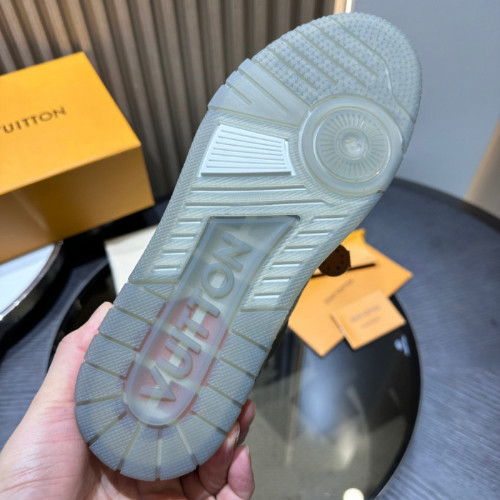 L0VT SNEAKER