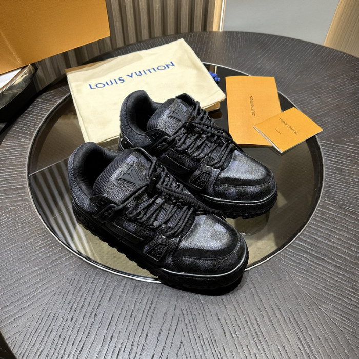 L0VT SNEAKER