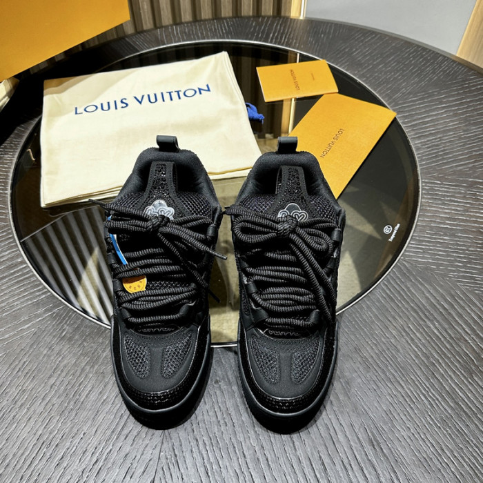 L0VT SNEAKER