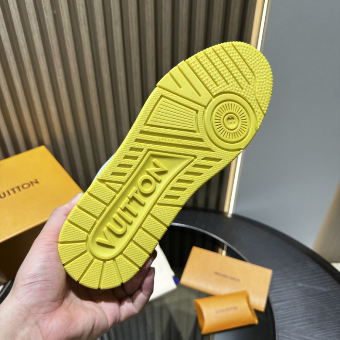 L0VT SNEAKER