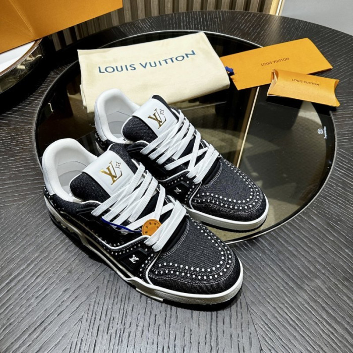 L0VT SNEAKER