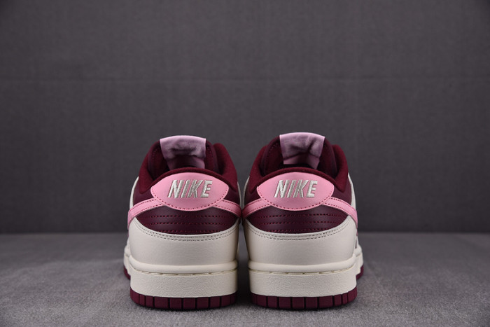 NIKE DUNK LOW Valentine